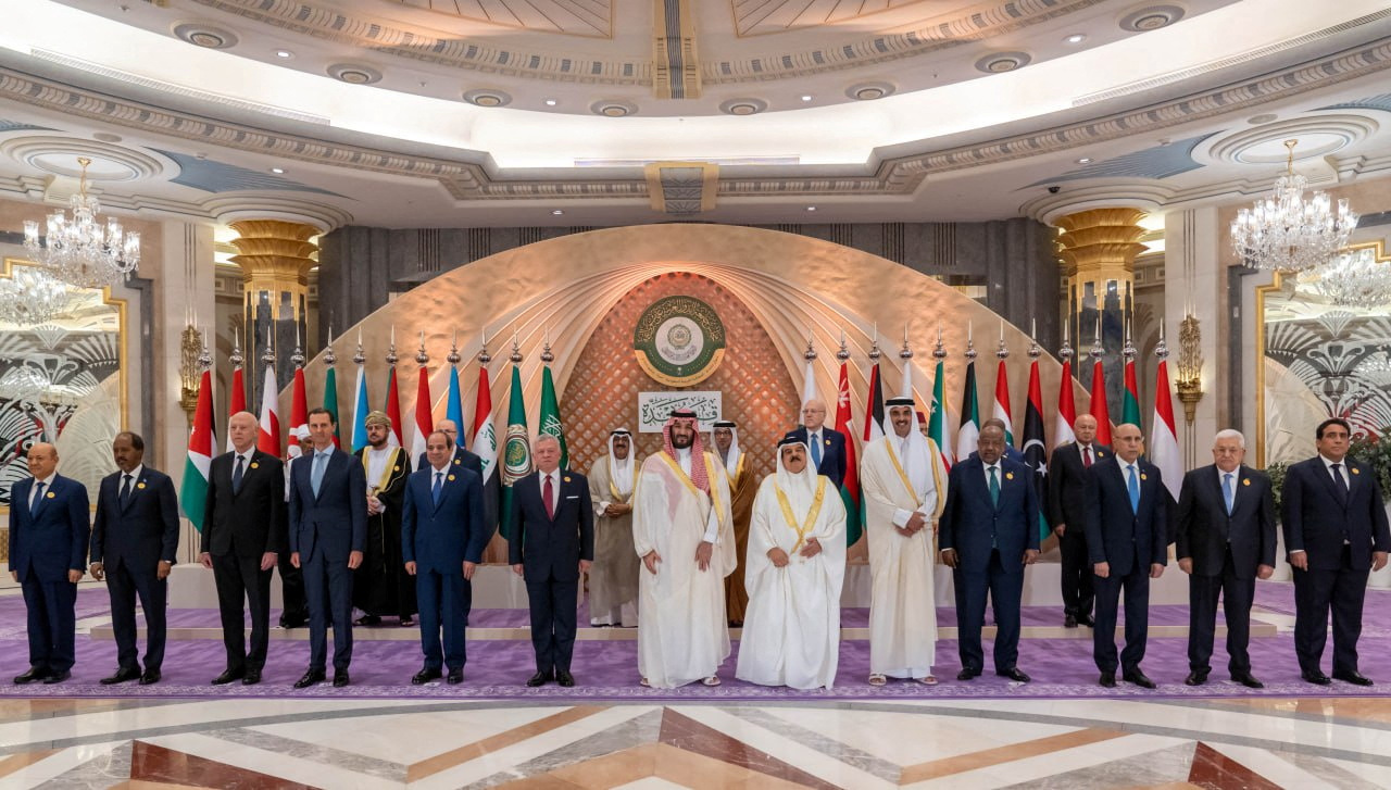Arab leaders pose for a family photo ahead of the Arab League summit, in Jeddah, Saudi Arabia, May 19, 2023. /Reuters
