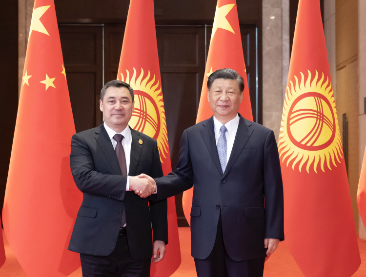 Chinese President Xi Jinping holds talks with Kyrgyz President Sadyr Japarov, who is in China for the China-Central Asia Summit and a state visit, in Xi'an, northwest China's Shaanxi Province, May 18, 2023. /Xinhua