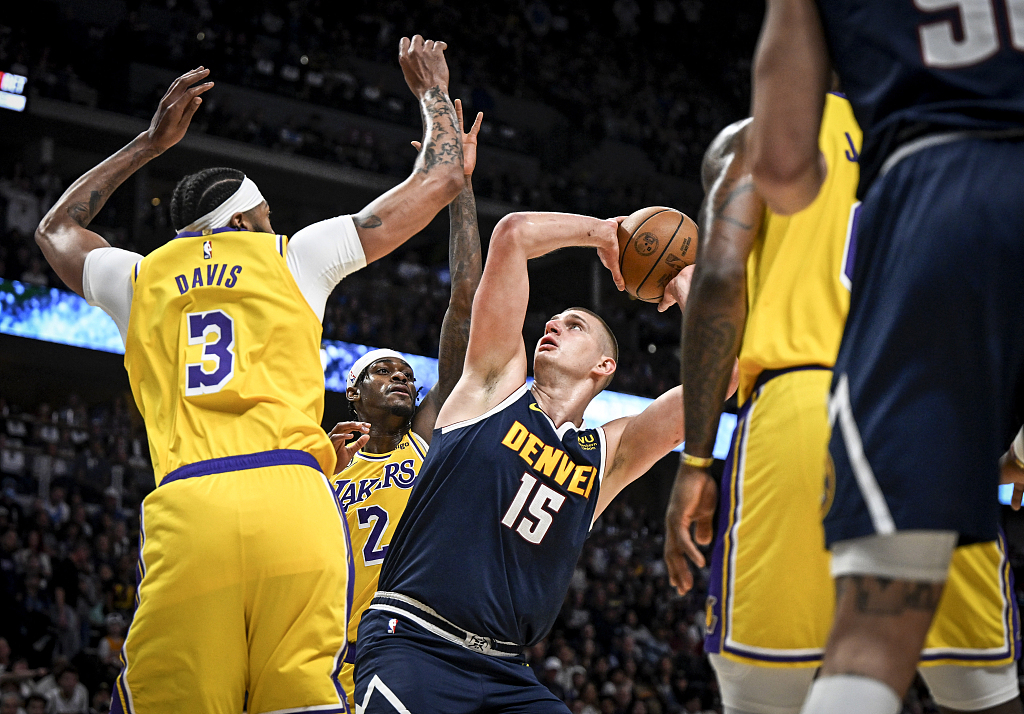 Nikola Jokic (#15) of the Denver Nuggets shoots in Game 2 of the NBA Western Conference Finals against the Los Angeles Lakers at the Ball Arena in Denver, Colorado, May 18, 2023. /CFP