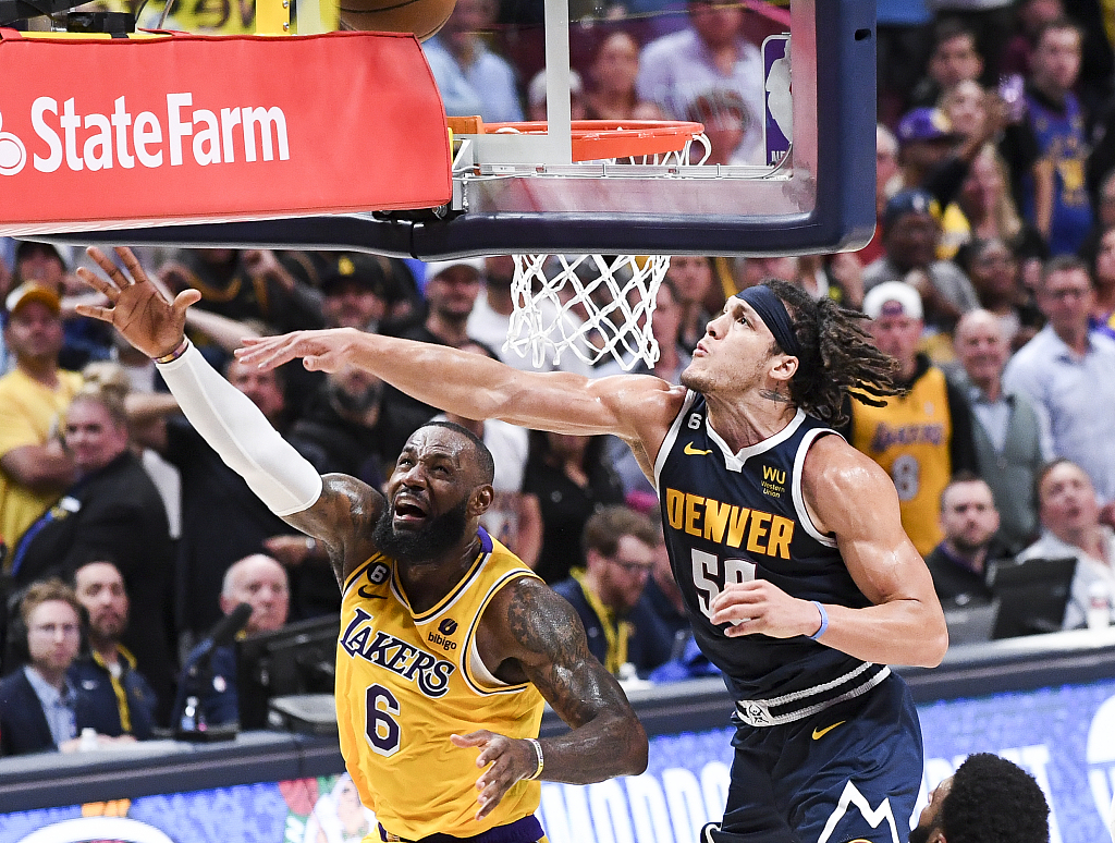 LeBron James (#6) of the Los Angeles Lakers drives toward the rim in Game 2 of the NBA Western Conference Finals against the Denver Nuggets at the Ball Arena in Denver, Colorado, May 18, 2023. /CFP