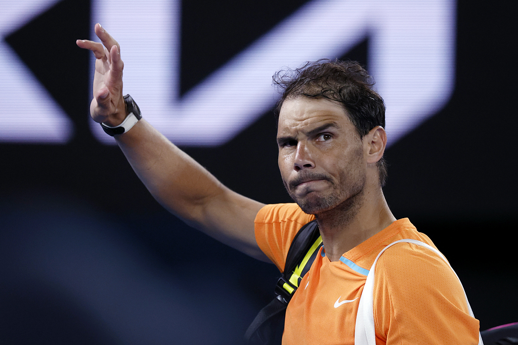 Rafael Nadal waves as he leaves Rod Laver Arena following his second round loss to Mackenzie McDonald at the Australian Open in Melbourne, Australia, January 18, 2023. /CFP