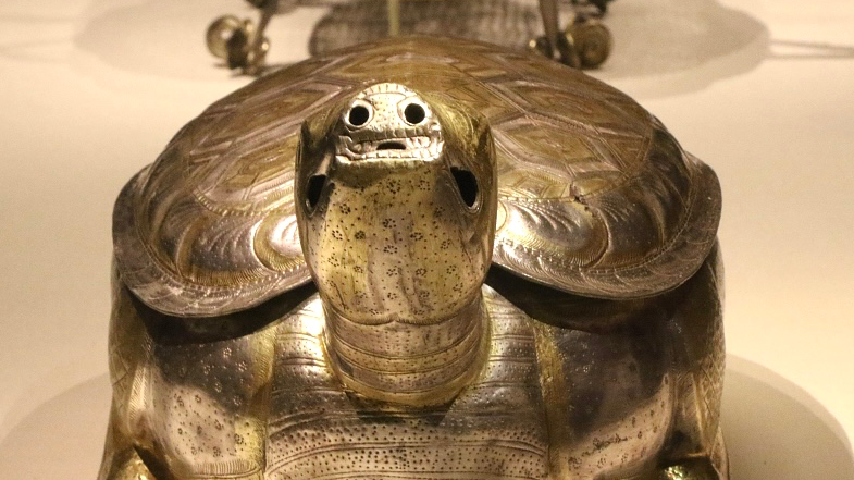 Tang Dynasty tea set: a gilded silver turtle-shaped container 