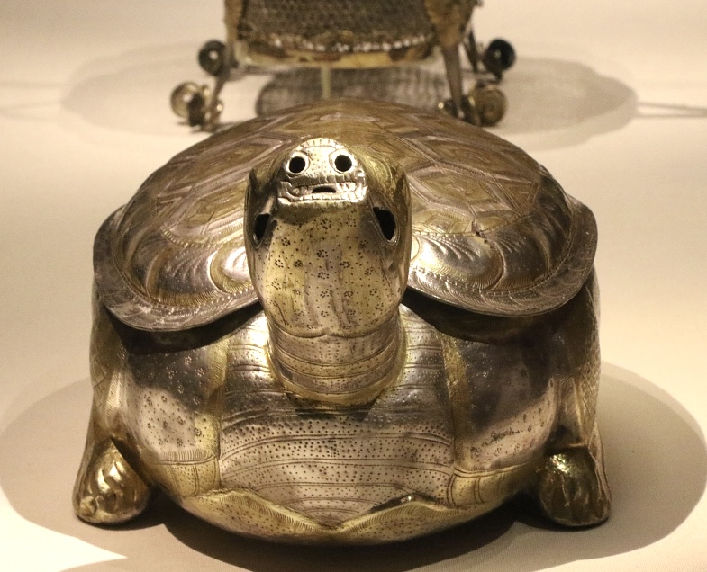 A gilded silver turtle-shaped container/CFP