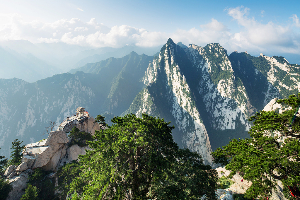 Huashan Mountain is a must-visit destination along the Yanhuang Road.  /CFP