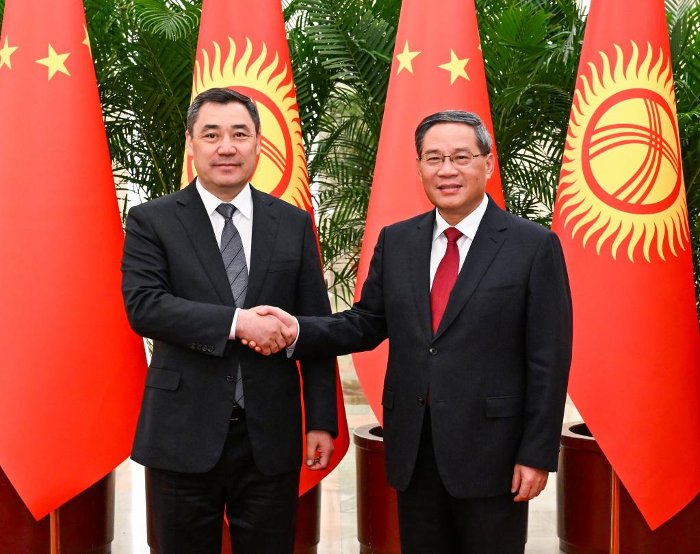 Chinese Premier Li Qiang (R) meets with Kyrgyz President Sadyr Japarov in Beijing, China, May 19, 2023. /Xinhua