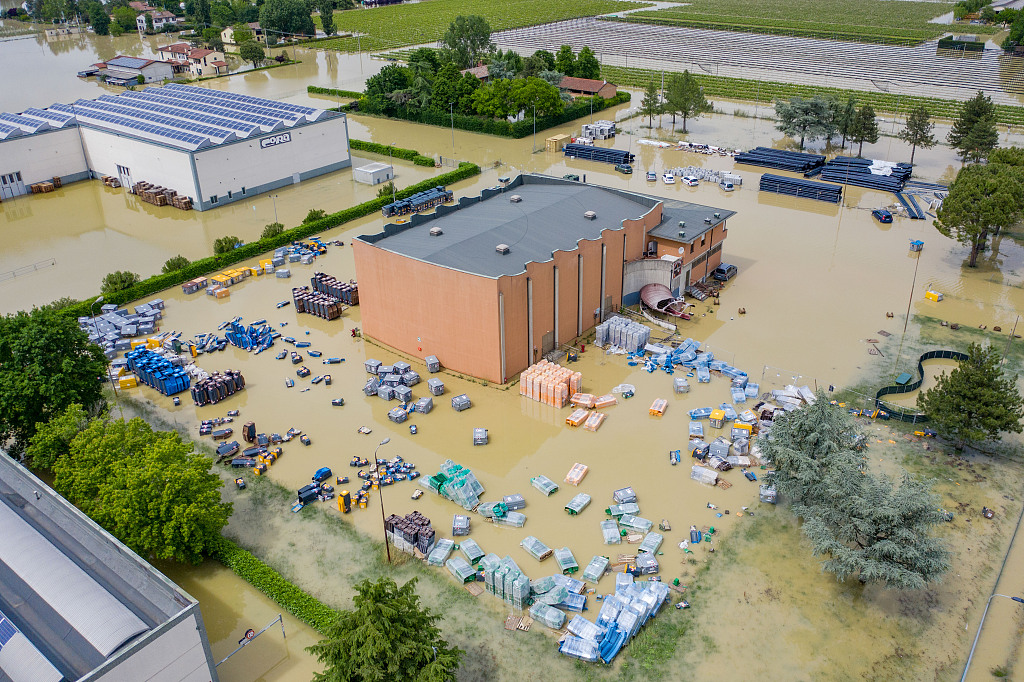 Floodwater surrounding the Spaghetteria Fahrenheit 21 restaurant in Cotignola, in Ravenna province, northern Italy, May 18, 2023. /CFP