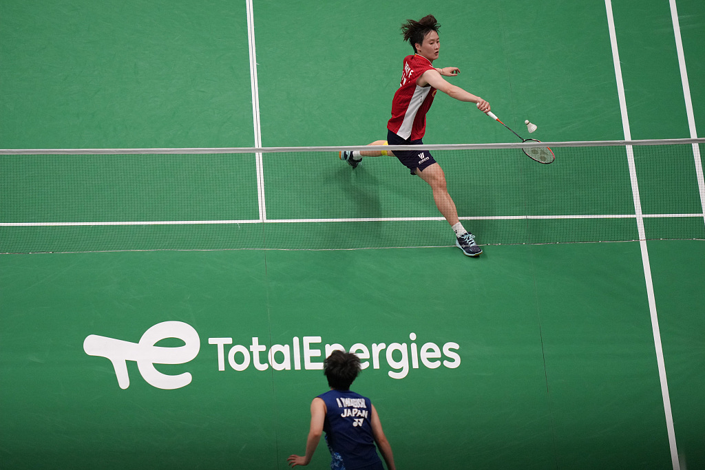 China's Chen Yufei (in red) and Japan's Akane Yamaguchi (in blue) in action during their Sudirman Cup semifinal women's singles match in Suzhou, China, May 20, 2023. /CFP