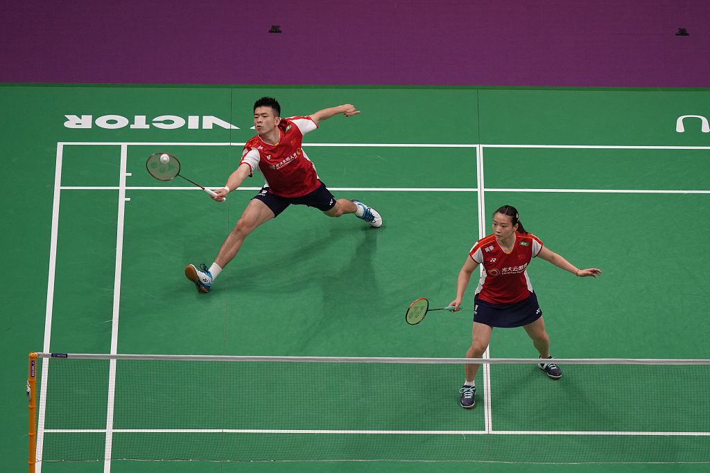 Zheng Siwei (L) and Huang Yaqiong of China compete in the Sudirman Cup final mixed doubles match against Seo Seung-jae and Chae Yu-jung of South Korea in Suzhou, east China's Jiangsu Province, May 21, 2023. /CFP