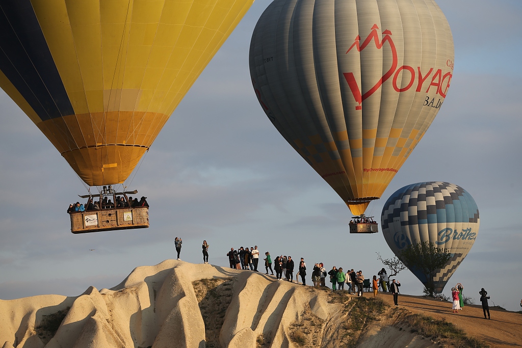Tourists take part in hot air balloon rides on the first day of the Eid al-Fitr holiday in Cappadocia of Nevsehir, Turkiye on April 21, 2023. /CFP