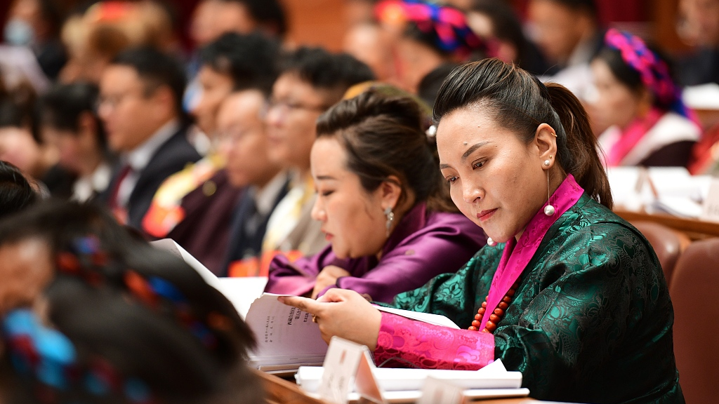 Deputies from Xizang attend the fifth session of the 11th People's Congress of Xizang Autonomous Region, January 5, 2022. /CFP