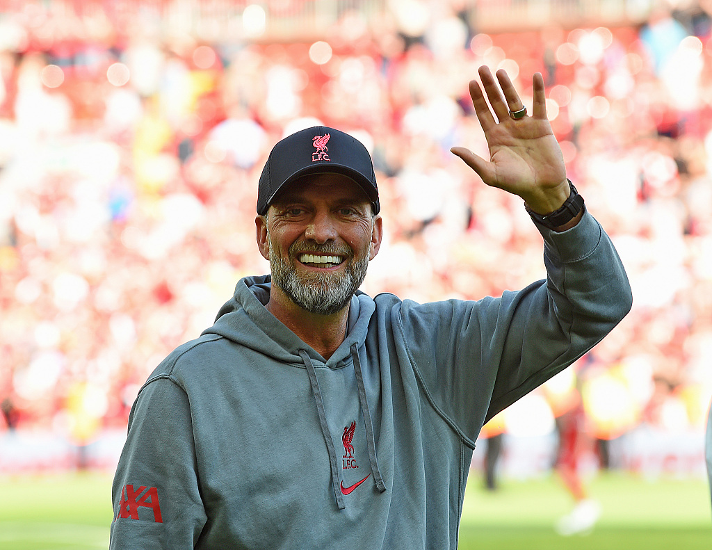 Jurgen Klopp, manager of Liverpool, waves to home fans after the 1-1 draw against Aston Villa at Anfield in Liverpool, England, May 20, 2023. /CFP