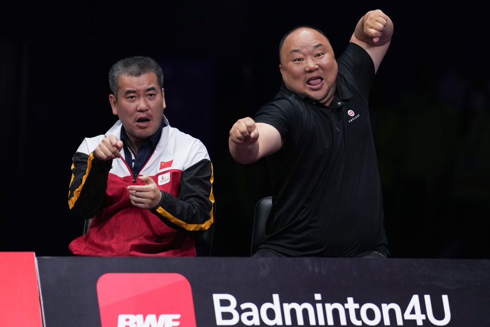 Zhang Jun (R), president of the Chinese Badminton Association, cheers players of China during the Sudirman Cup semifinals against Japan in Suzhou, east China's Jiangsu Province, May 20, 2023. /Xinhua news Agency