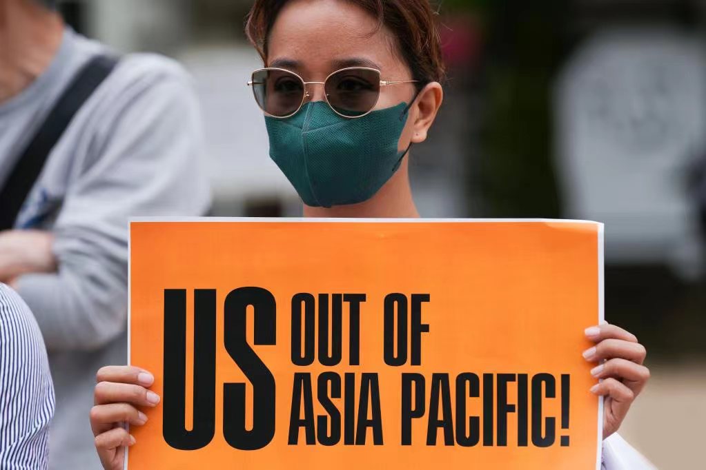 A demonstrator holds a placard at Hiroshima's Funairi Daiichi Park in a protest against the G7 summit in Hiroshima, Japan, May 19, 2023. /Xinhua