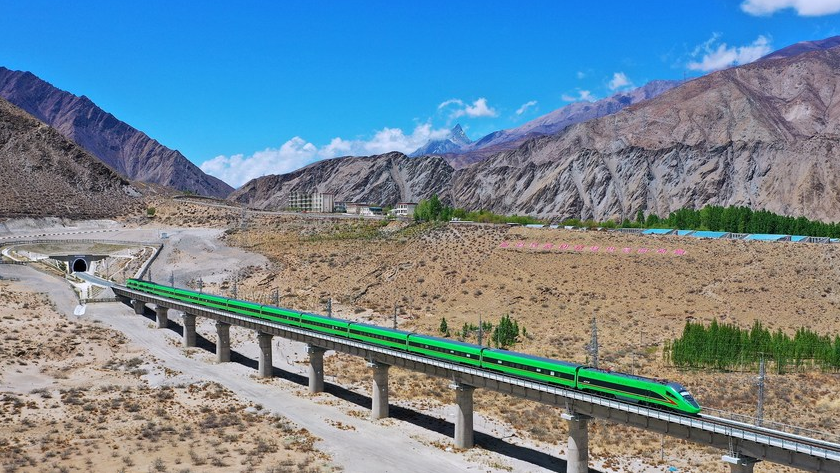 A Fuxing bullet train runs on the Lhasa-Nyingchi railway in southwest China's Xizang Autonomous Region, April 14, 2022. /Xinhua