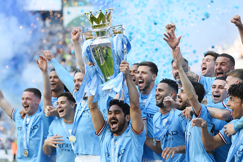 Ilkay Gundogan of Manchester City lifts the Premier League trophy following the match against Chelsea at Etihad Stadium in Manchester, UK, May 21, 2023. /CFP

