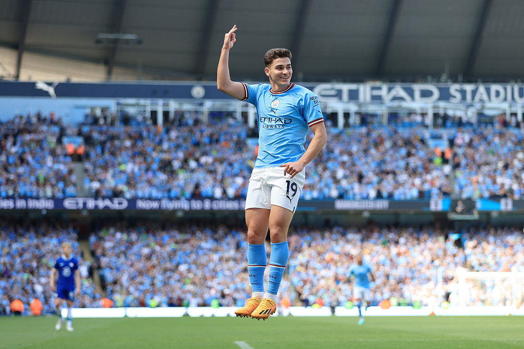 Julian Alvarez of Manchester City celebrates after scoring the winner during his team's Premier League clash with Chelsea at Etihad Stadium in Manchester, England, May 21, 2023. /CFP