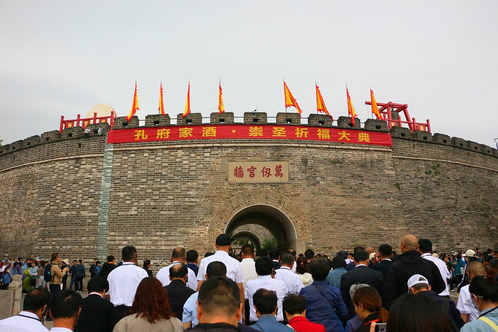 The Temple of Confucius in Qufu, Shandong Province, recently saw a surge in visitors from across China to pray for good scores in the upcoming college entrance examinations, or gaokao. /CFP