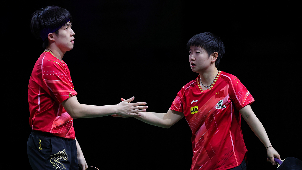 Wang Chuqin (L) and Sun Yingsha win a mixed doubles match at ITTF World Table Tennis Championships Finals in Durban, South Africa, May 22, 2023. /CFP
