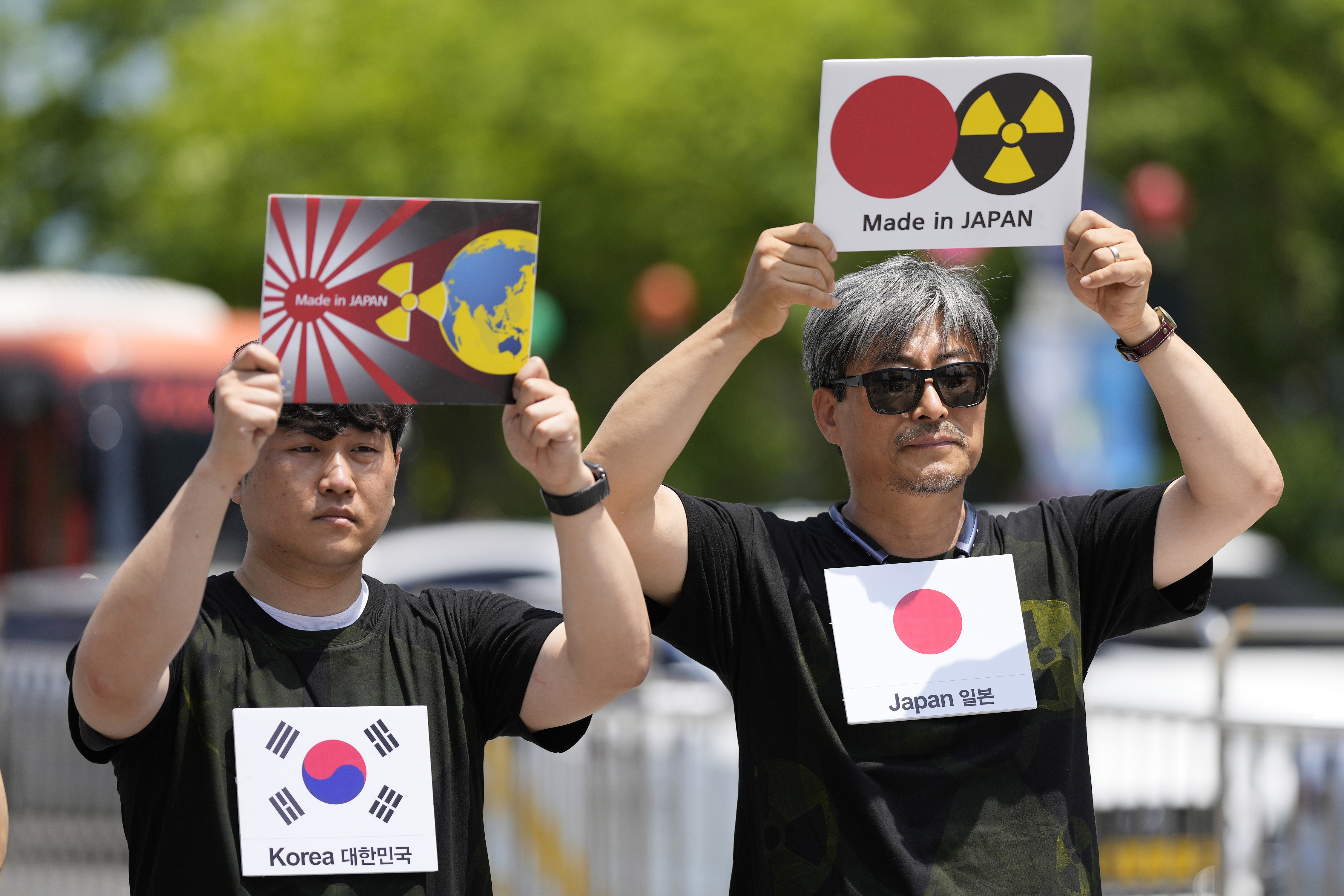 Members of civic group hold signs during a rally calling for South Korea and G7 nations to express their objection to Japanese government's decision to release treated radioactive water from Fukushima nuclear power plant, in Seoul, South Korea, May 19, 2023. /CFP