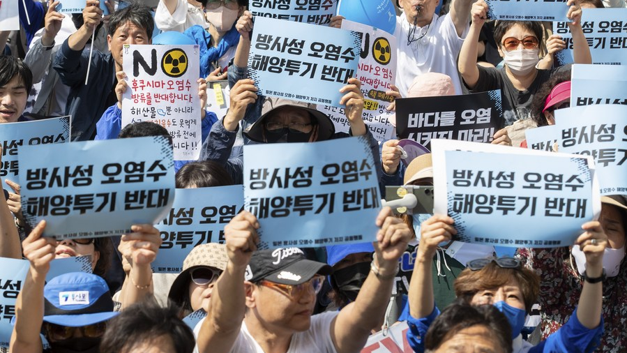 People rally to protest against Japan's planned discharge of radioactive wastewater into the Pacific Ocean in Seoul, ROK, May 20, 2023. /Xinhua