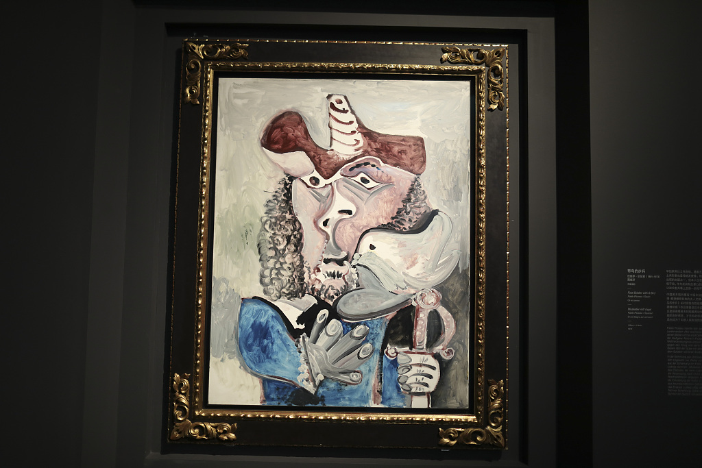 Picasso's 1972 artwork depicting an infantryman with a bird is on display at the Tsinghua University Art Museum in Beijing, September 13, 2022. /CFP