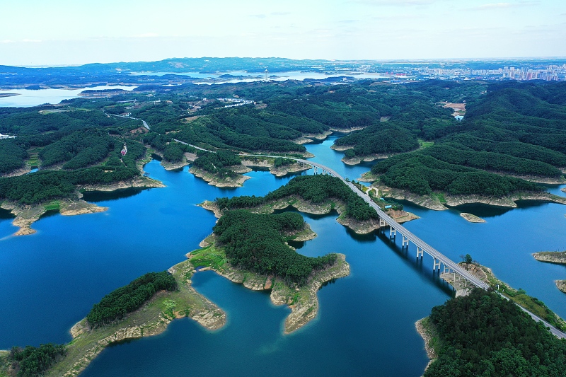 A view of the Danjiangkou Reservoir in Danjiangkou City, Hubei Province on May 24, 2023 /CFP