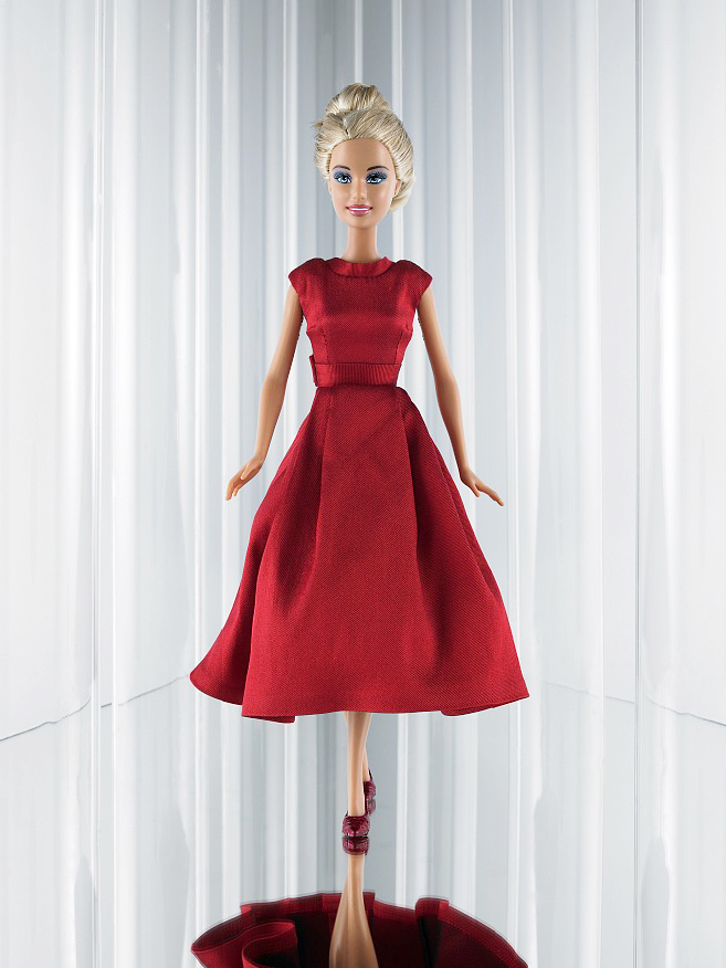 A barbie doll dressed in red. /CFP
