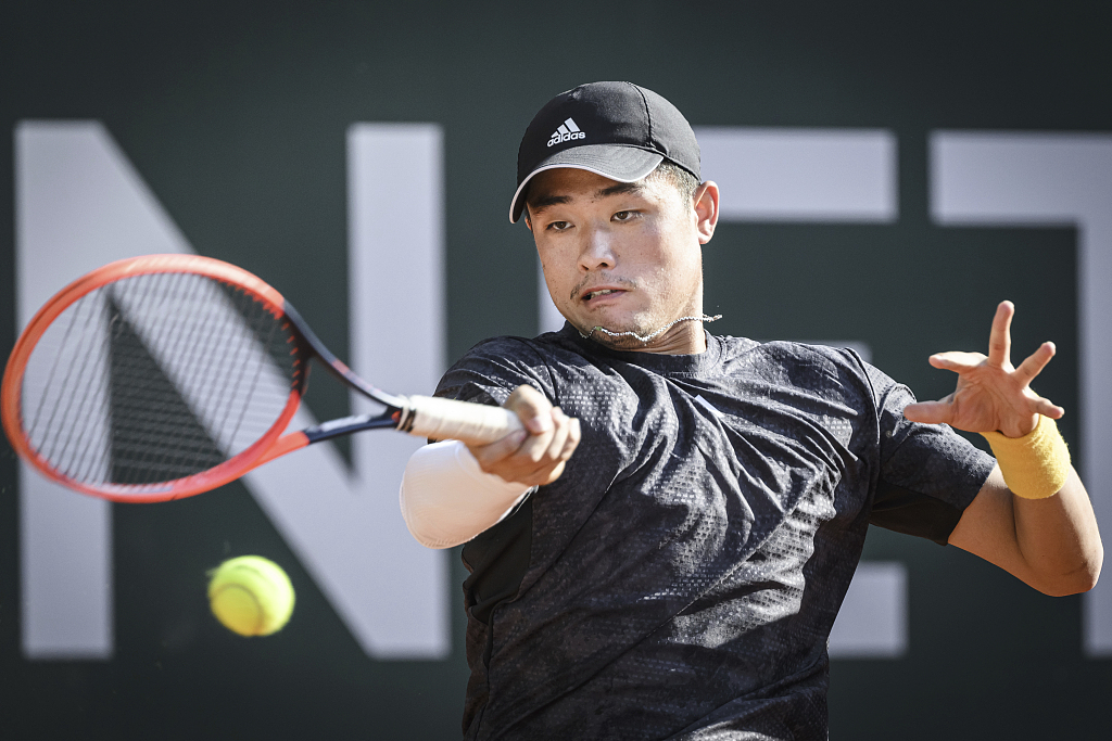 Wu Yibing of China competes in the Geneva Open men's singles first-round match against Marc-Andrea Huesler of Switzerland in Geneva, Switzerland, May 22, 2023. /CFP