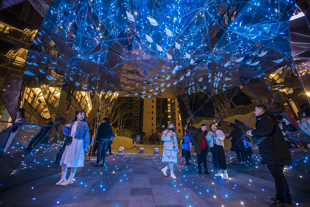 Artistic lighting installations have attracted many to visit Danzishi at night. /CFP