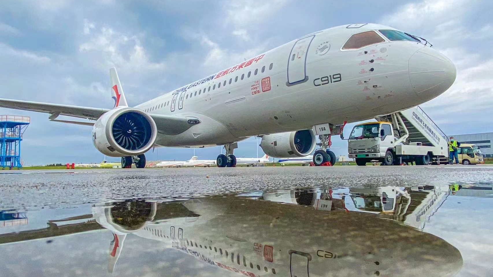 Live: Witness the first commercial flight of China's first domestically–made jet