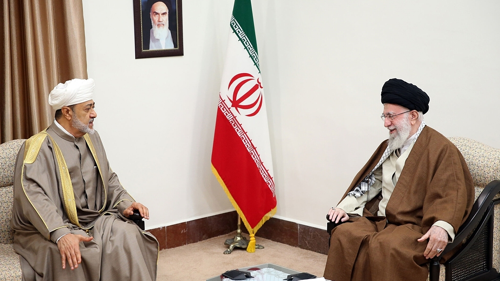 Sultan of Oman Haitham bin Tariq Al Said (L) meets with Iranian Supreme Leader Ali Khamenei (R) in Tehran, Iran on May 29, 2023. /CFP