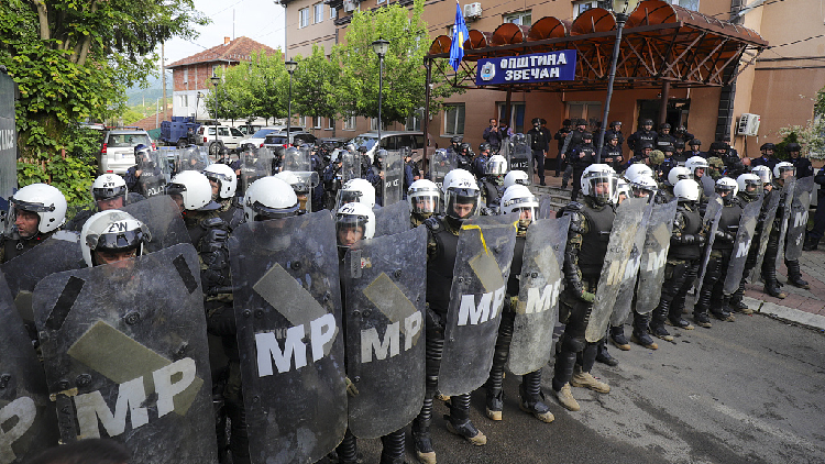 NATO Troops Secure Kosovo Town Halls In Standoff With Serb Protesters ...