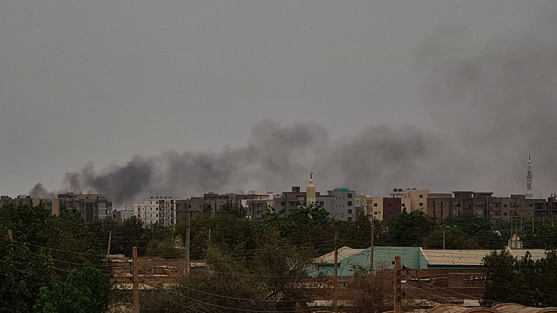 Smoke billows behind buildings in Khartoum, Sudan, May 29, 2023. /CFP