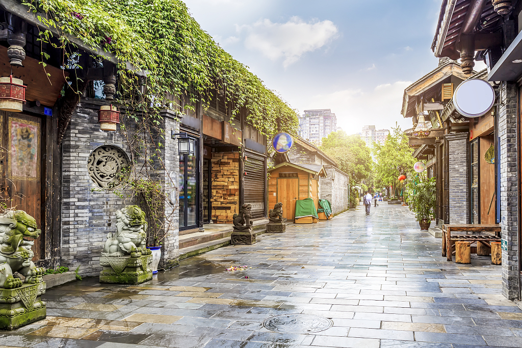 An undated photo shows a view of Kuanzhai Alley in Chengdu, Sichuan Province. /CFP