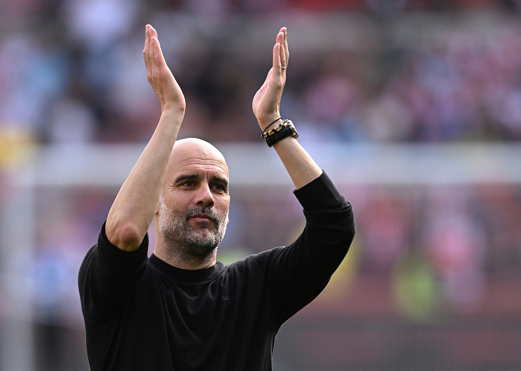 Pep Guardiola applauds fans after the Premier League match between Brentford and Manchester City at Gtech Community Stadium in Brentford, England, May 28, 2023. /CFP