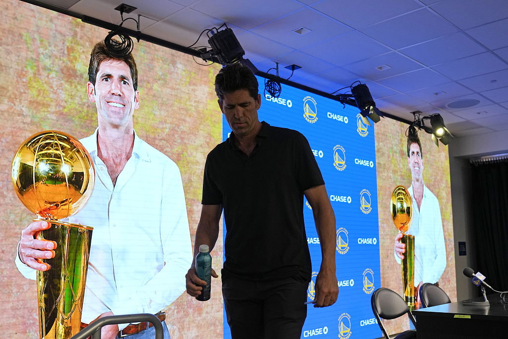 Bob Myers leaves the press conference announcing his departure, May 30, 2023. /CFP