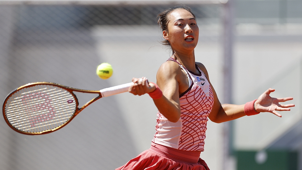 China's Zheng Qinwen plays a shot during the second round of the French Open at Roland Garros in Paris, France, May 31, 2023. /CFP