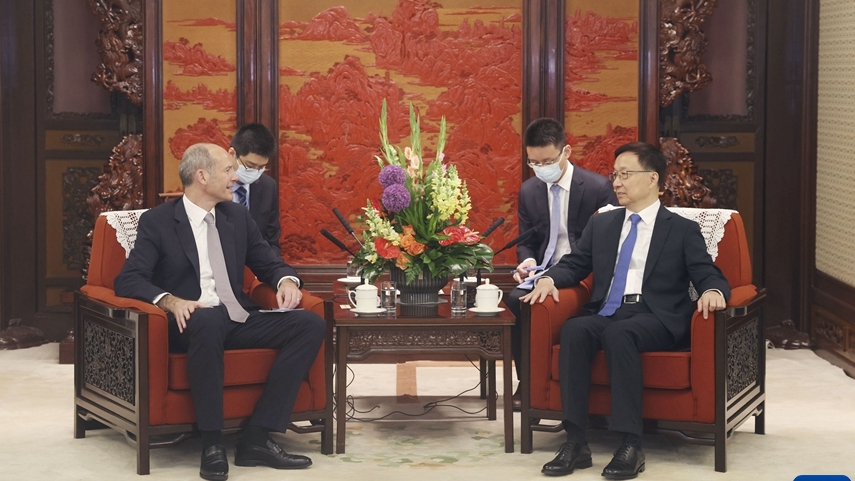 Chinese vice president Han Zheng (R) meets with Ben Keswick, executive chairman of Jardine Matheson in Beijing, June 1, 2023. /Xinhua