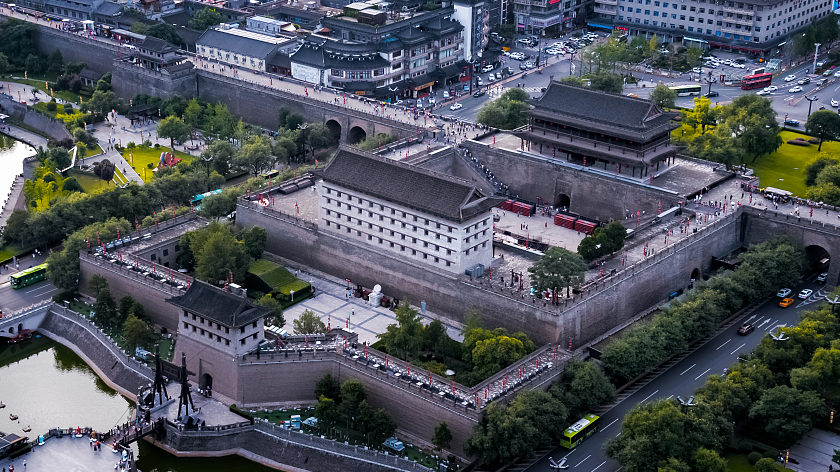An aerial view of part of Xi'an ancient city walls in northwest China's Shaanxi Province. /CFP