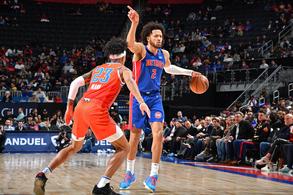 Cade Cunningham (#2) of the Detroit Pistons dribbles in the game against the Oklahoma City Thunder at Little Caesars Arena in Detroit, Michigan, November 7, 2022. /CFP