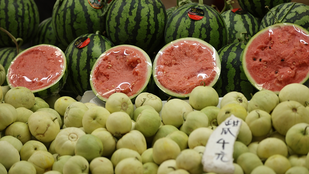 Various refreshing, summertime fruits hit the markets of Rizhao in east China's Shandong Province on May 31, 2023. /CFP