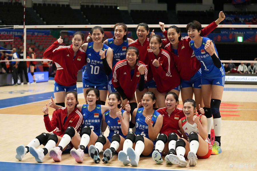 Group photo of China's women's national volleyball team at the FIVB Volleyball Nations League in Nagoya, Japan, June 2, 2023. /Xinhua