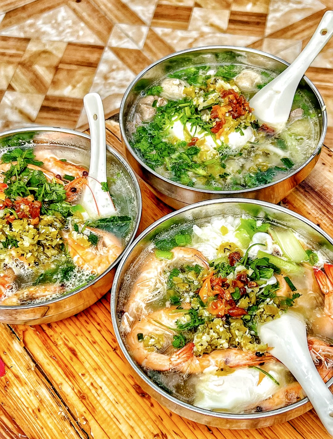 Rice noodles is one of the most characteristic and popular specialties of Hainan. /Photo provided to CGTN