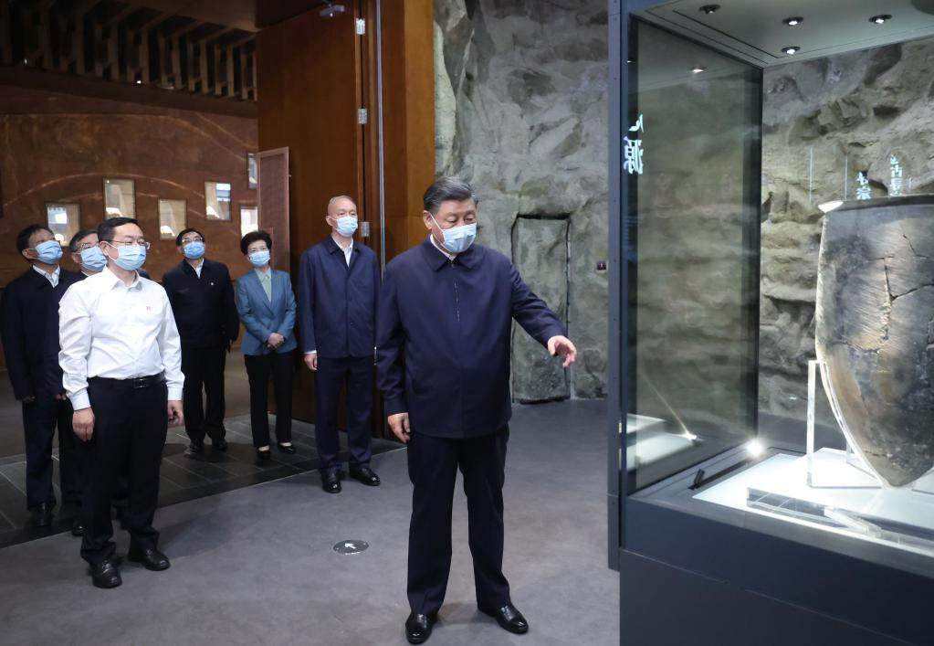 Chinese President Xi Jinping visits the Chinese Academy of History before a meeting on cultural inheritance and development in Beijing, China, June 2, 2023. /Xinhua