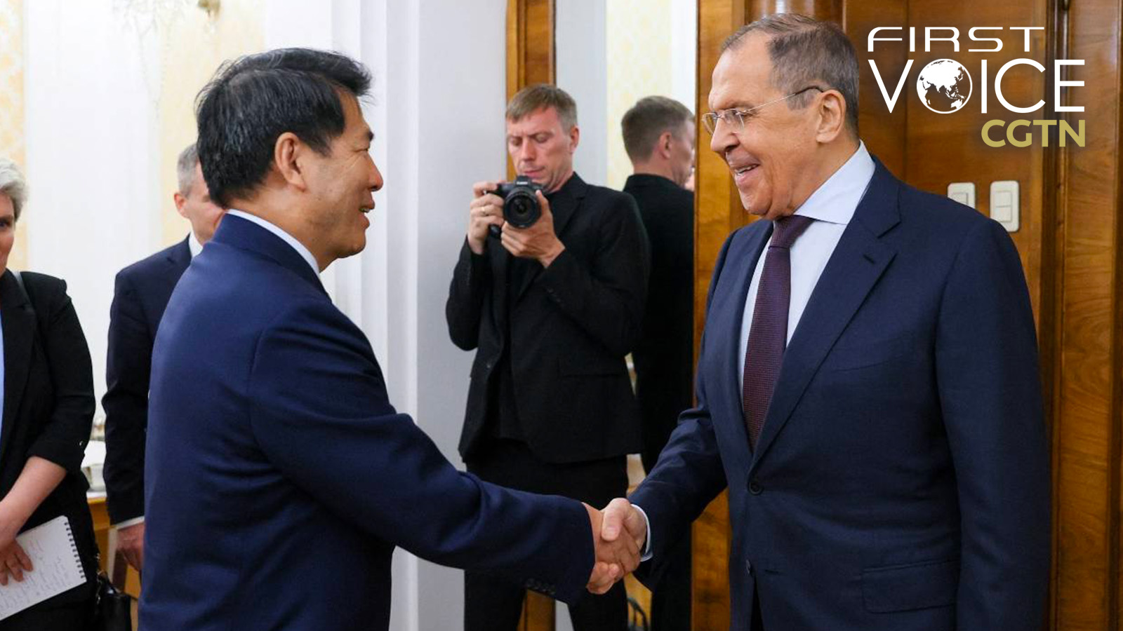 Russian Foreign Minister Sergei Lavrov (right) attends a meeting with Chinese Special Envoy for Eurasian Affairs Li Hui (left) in Moscow, May 26, 2023. /Reuters 