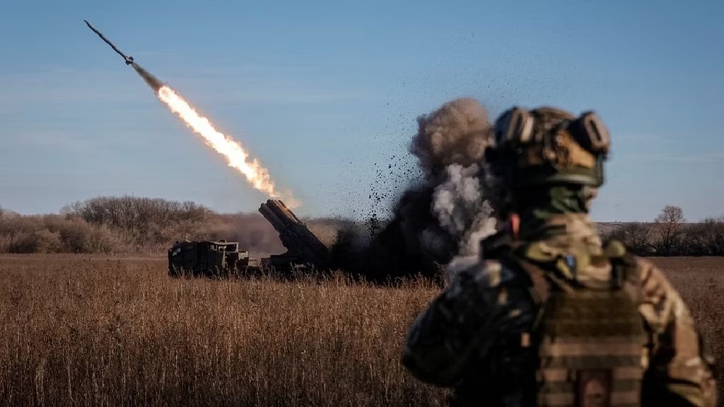Ukrainian servicemen use a Bureviy multiple launch rocket system at a position in Donetsk region, Ukraine, November 29, 2022. /Reuters