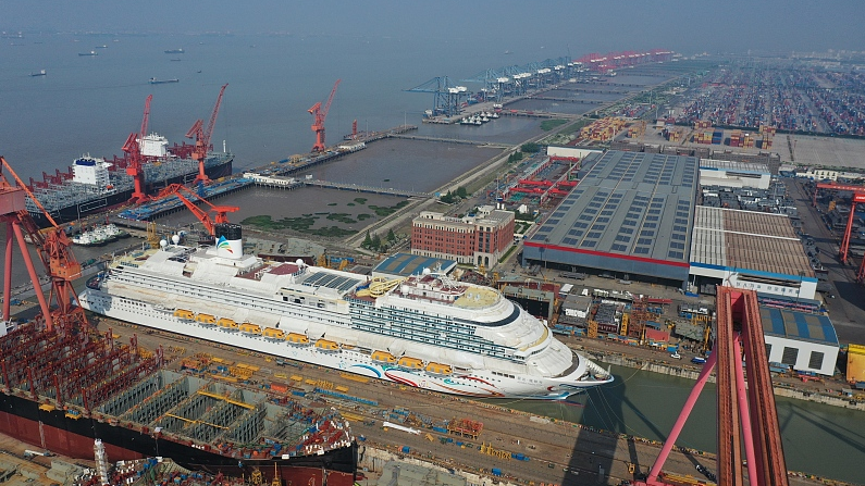 Live: Sideport flushing test before China's first large domestic cruise ship to undock in Shanghai