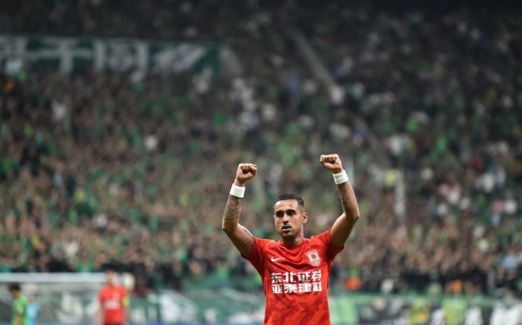 Changchun Yatai's Leonardo celebrates his ninth Chinese Super League goal during their clash with Beijing Guoan at the new Workers' Stadium in Beijing, China, June 2, 2023. /Beijing Guoan