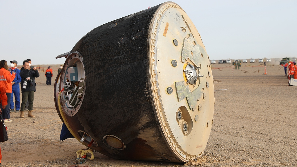 The re-entry capsule with the Shenzhou-15 crew aboard touches down at the Dongfeng landing site in north China's Inner Mongolia Autonomous Region at 6:33 a.m., June 4, 2023. /CFP 