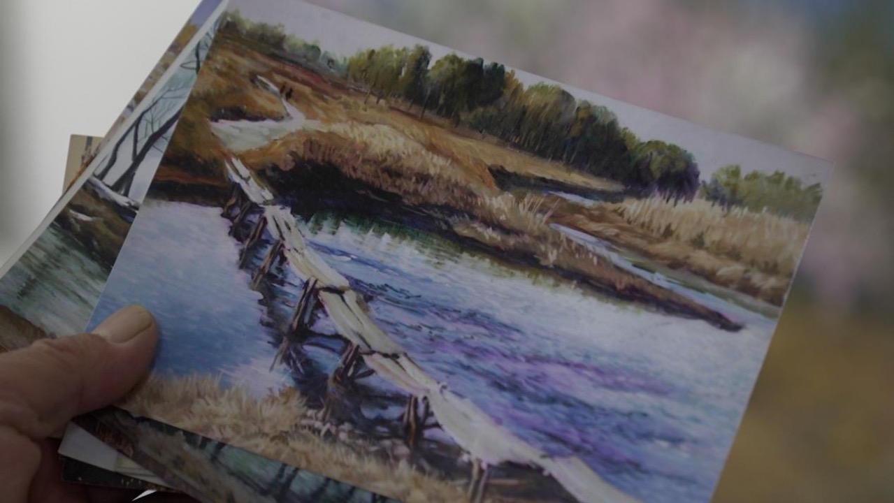 Xue Chenglin's paintings reflect the changes in the local landscape. /CGTN